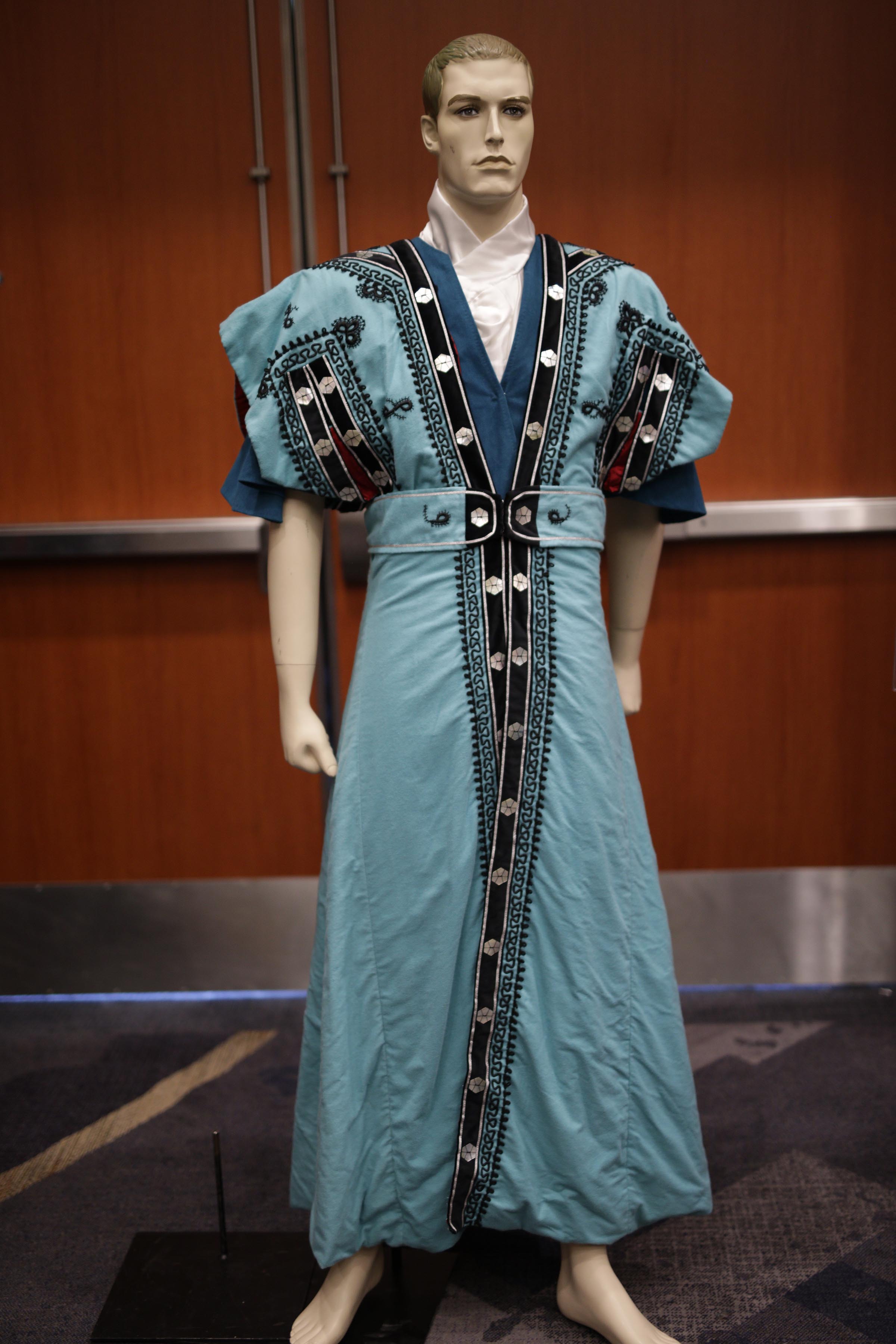 Exhibits 2022 - Male costume in blue on mannequin. Image by Art Andrews